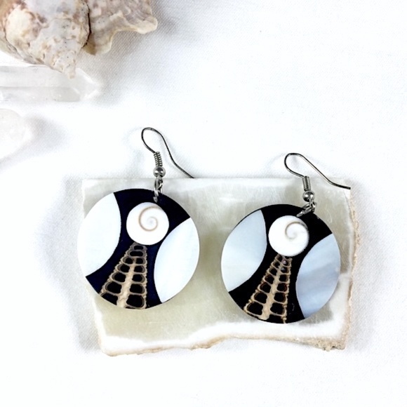 Jewelry - Round Shell Geometric Acrylic Earrings